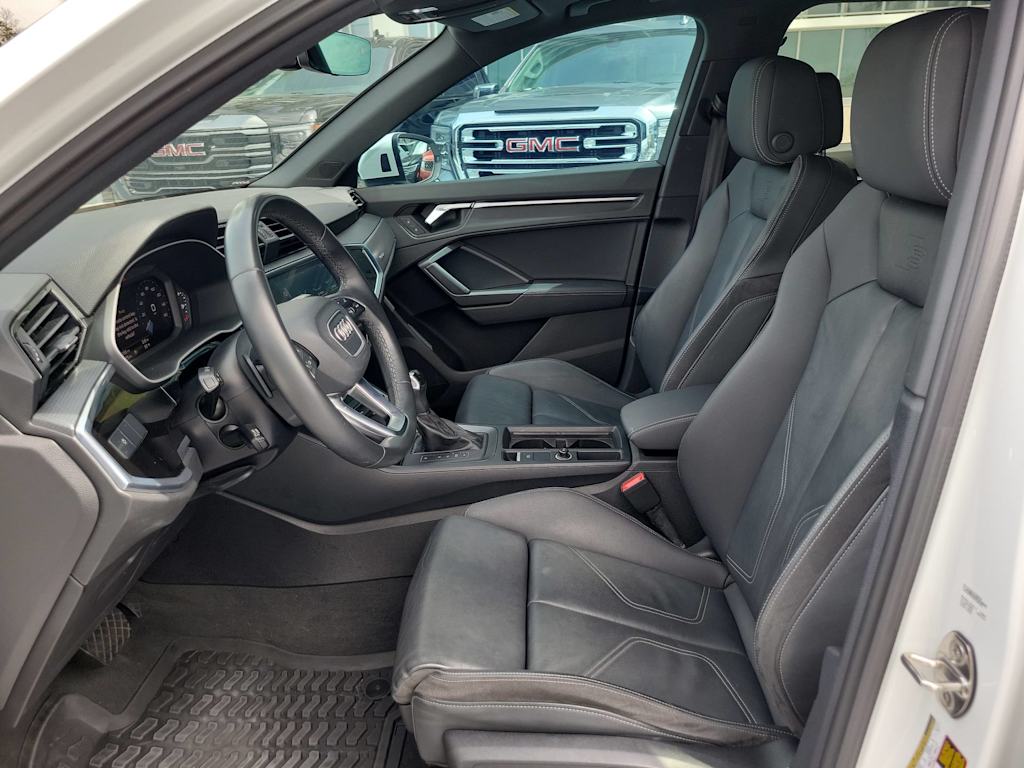 Thumbnail: 2021 Audi Q3 - 10
