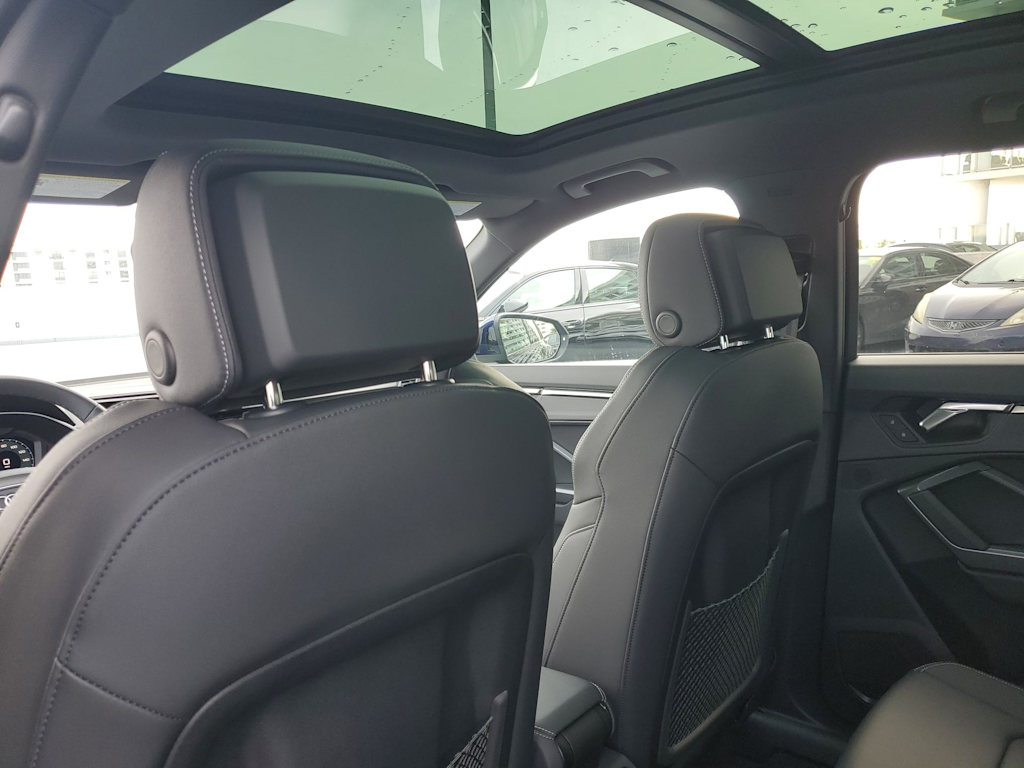 Thumbnail: 2025 Audi Q3 - 10