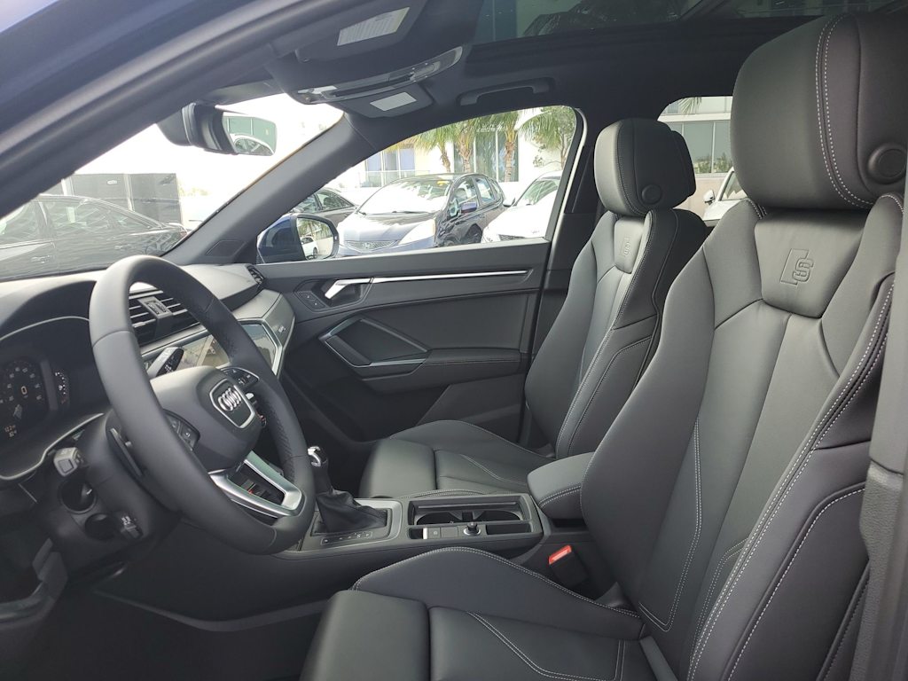 Thumbnail: 2025 Audi Q3 - 9