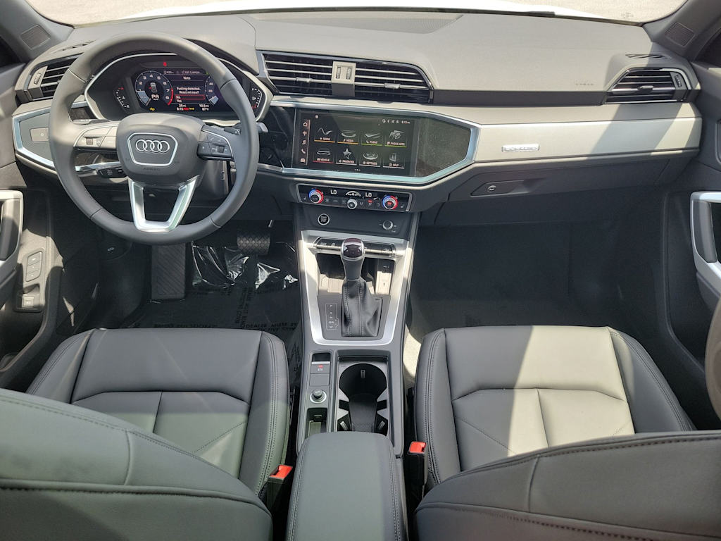 Thumbnail: 2025 Audi Q3 - 10