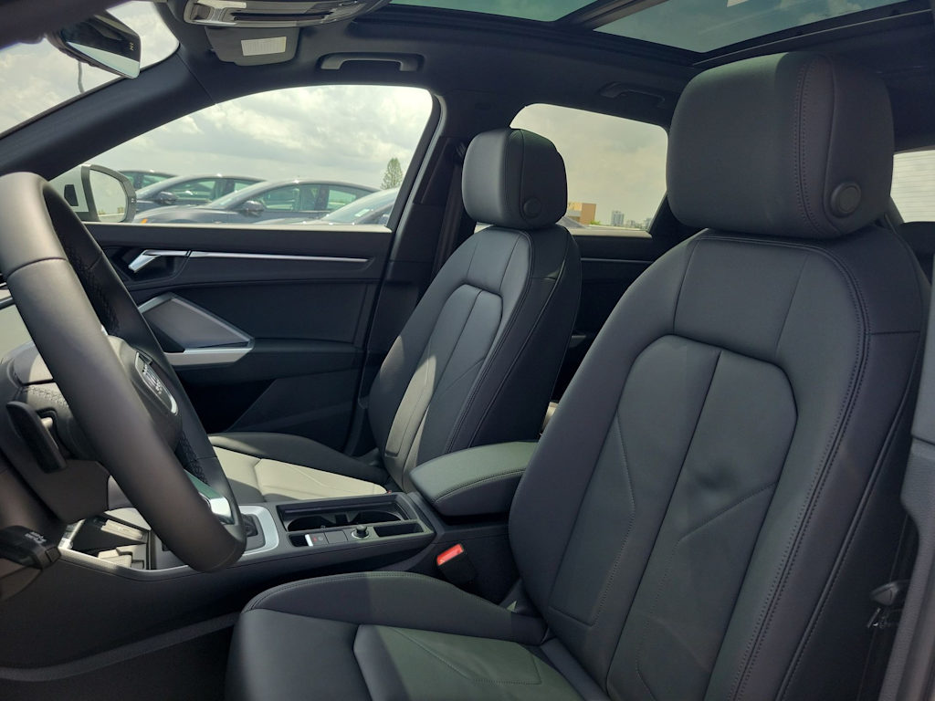 Thumbnail: 2025 Audi Q3 - 11