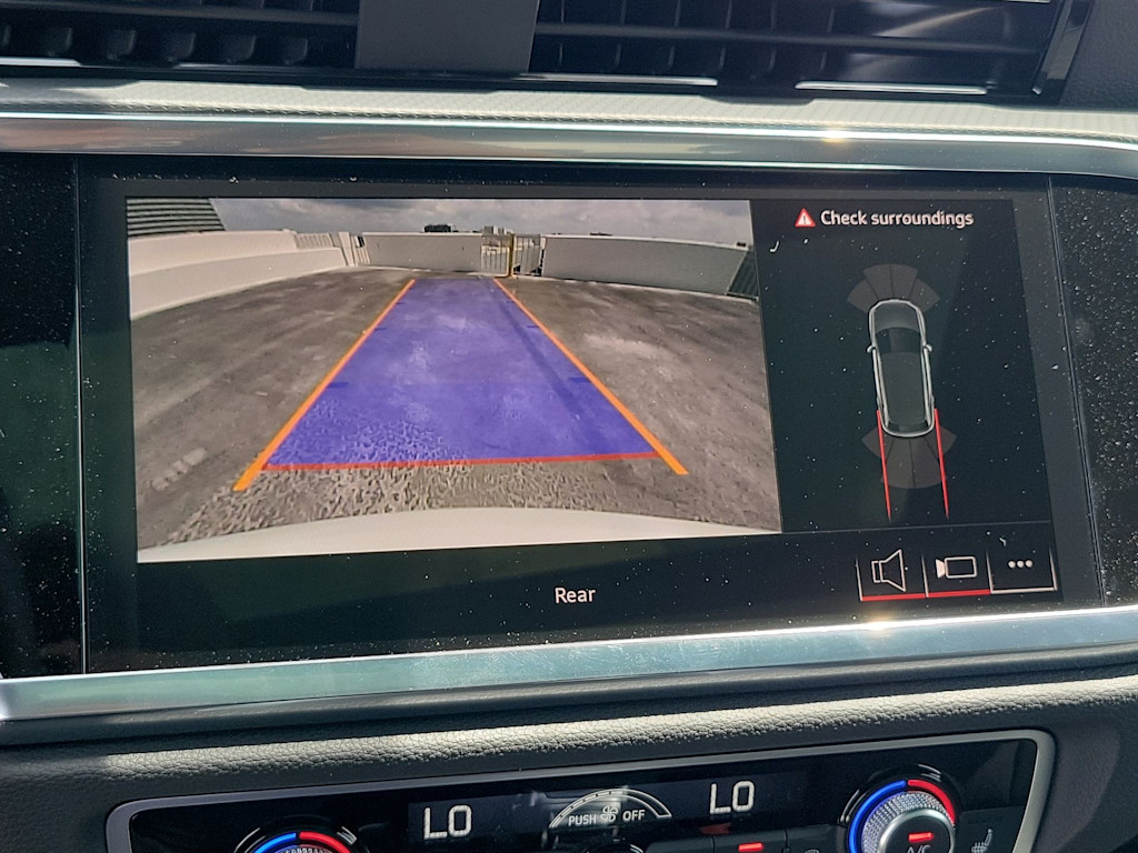 Thumbnail: 2025 Audi Q3 - 26