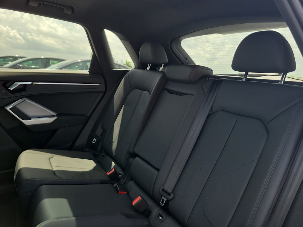 Thumbnail: 2025 Audi Q3 - 23