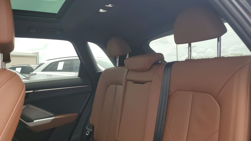 Thumbnail: 2022 Audi Q3 - 13