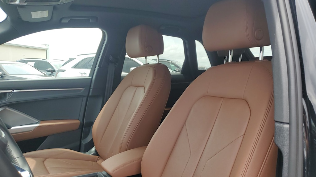 Thumbnail: 2022 Audi Q3 - 11