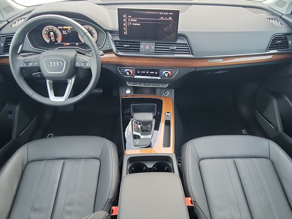 Thumbnail: 2023 Audi Q5 - 10