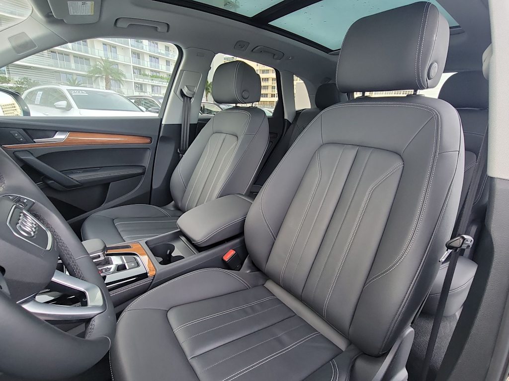 Thumbnail: 2023 Audi Q5 - 11