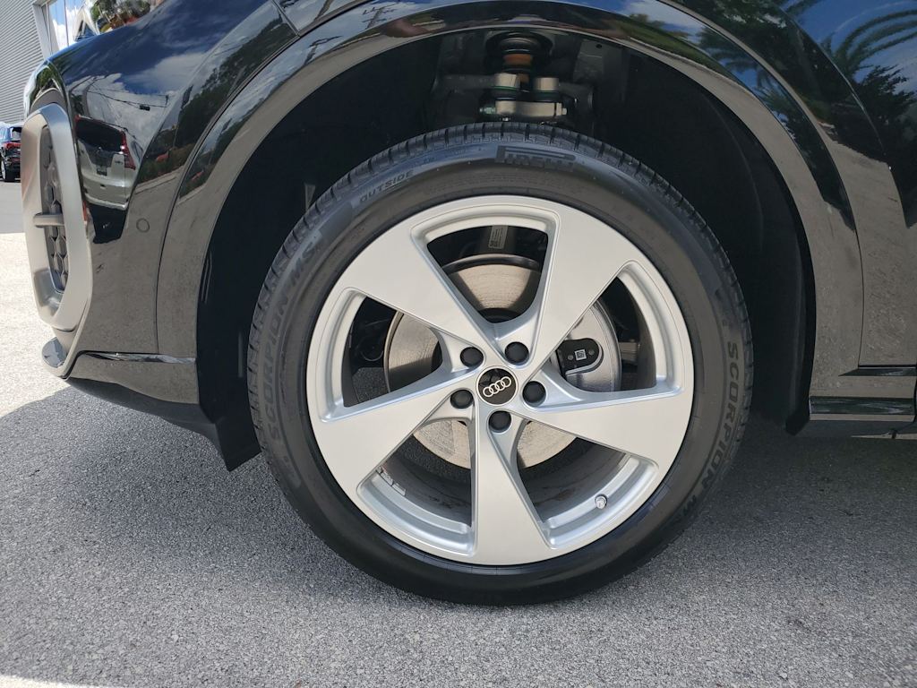 Thumbnail: 2025 Audi Q5 - 7