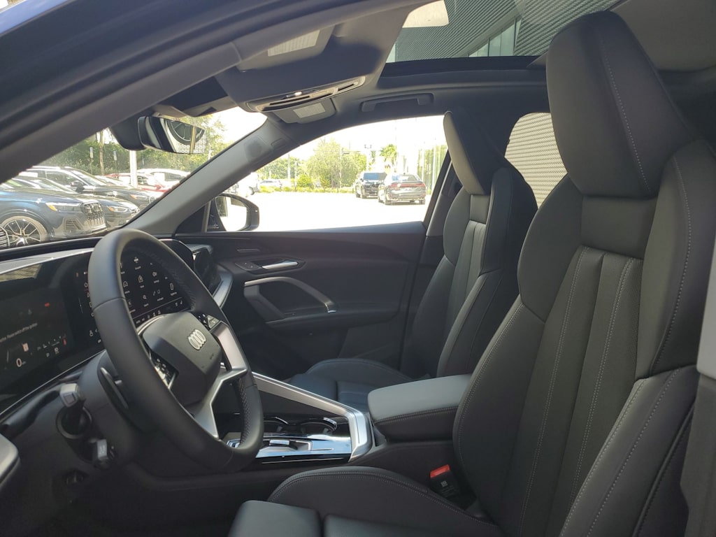 Thumbnail: 2025 Audi Q5 - 9