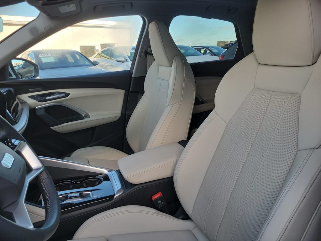 Thumbnail: 2025 Audi Q5 - 11