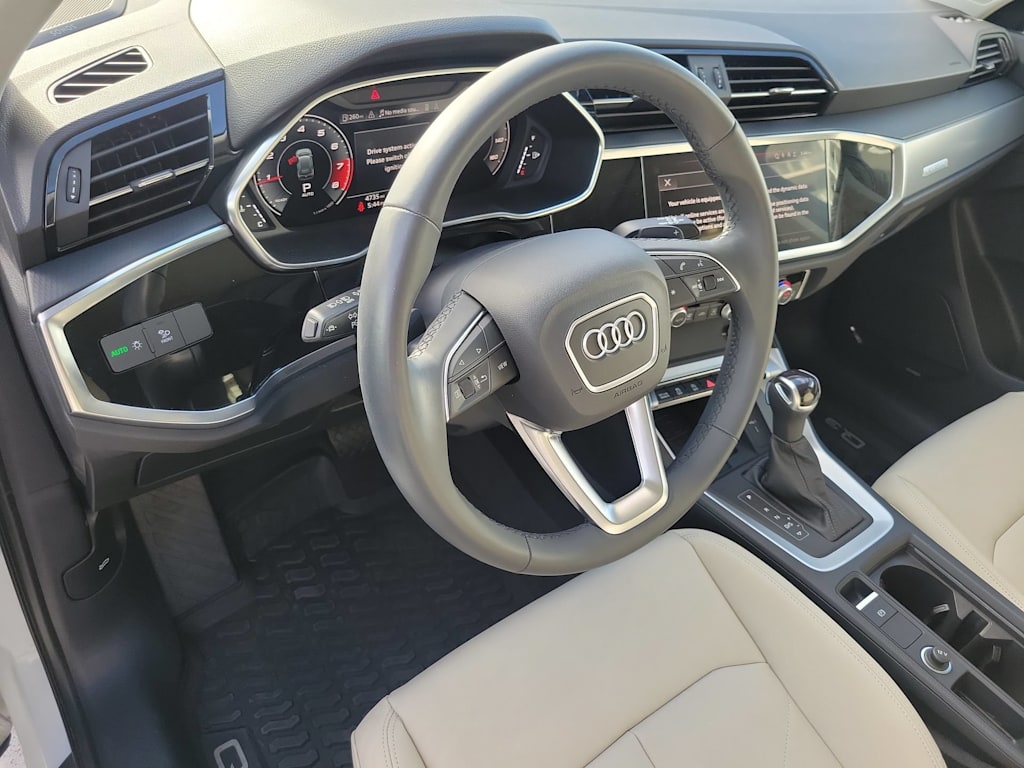 Thumbnail: 2023 Audi Q3 - 2