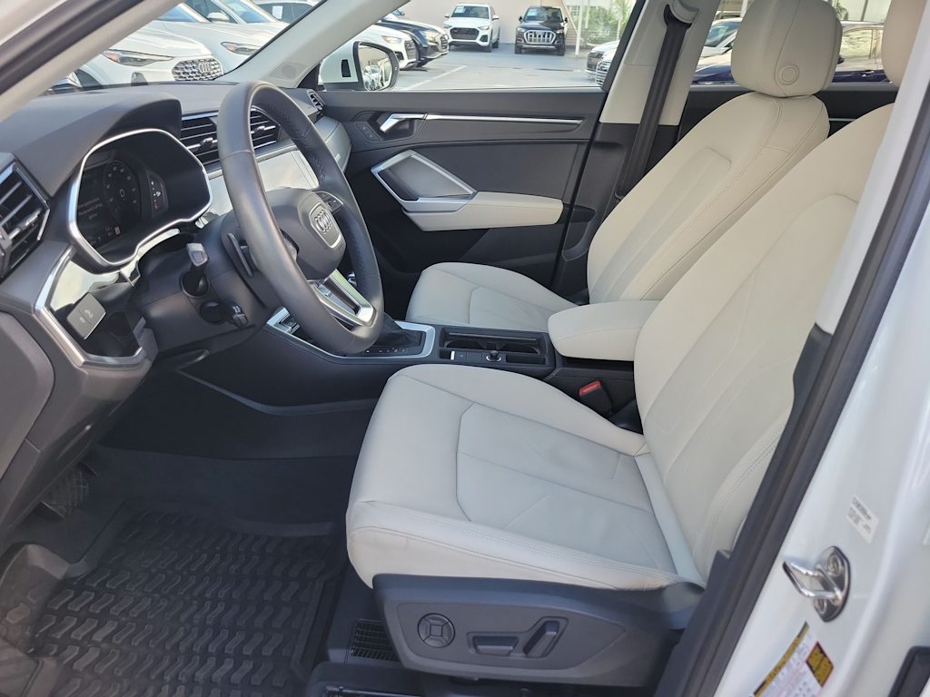 Thumbnail: 2023 Audi Q3 - 11