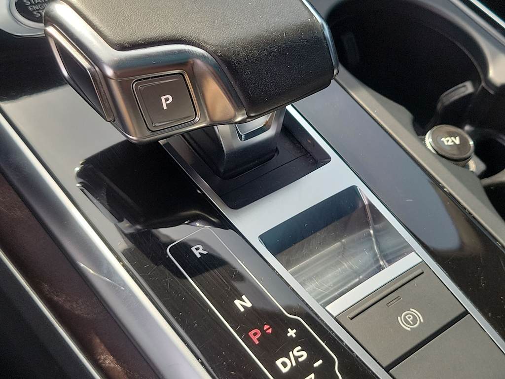 Thumbnail: 2021 Audi Q8 - 16