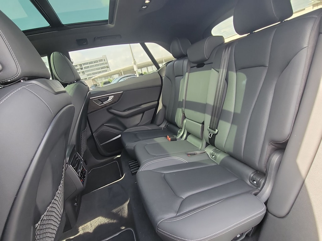 Thumbnail: 2021 Audi Q8 - 27