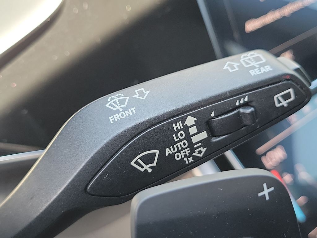 Thumbnail: 2021 Audi Q8 - 30