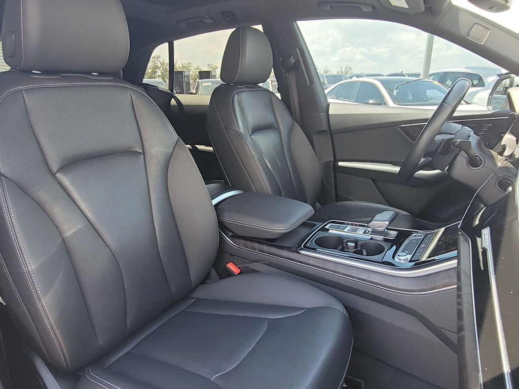 Thumbnail: 2021 Audi Q8 - 27