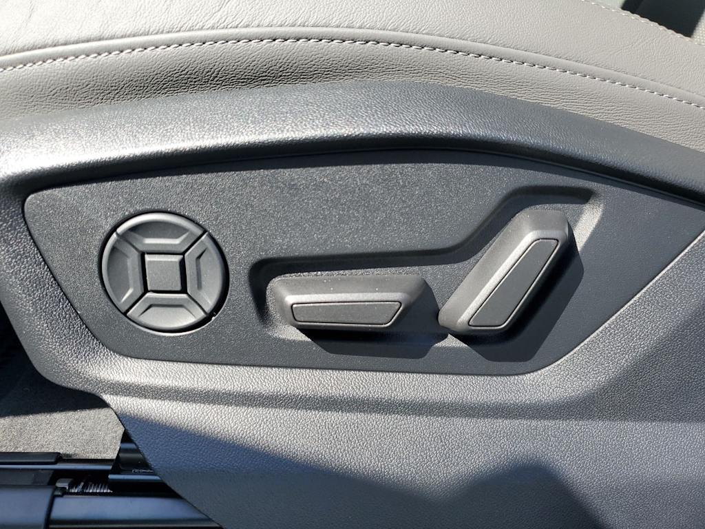 Thumbnail: 2023 Audi Q8 - 23