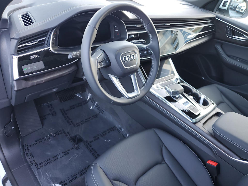 Thumbnail: 2023 Audi Q8 - 2
