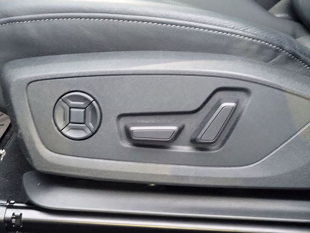 Thumbnail: 2023 Audi Q4 e-tron - 25