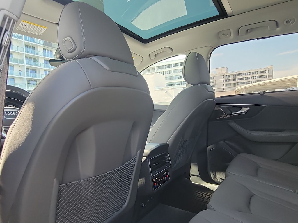 Thumbnail: 2026 Audi Q7 - 11