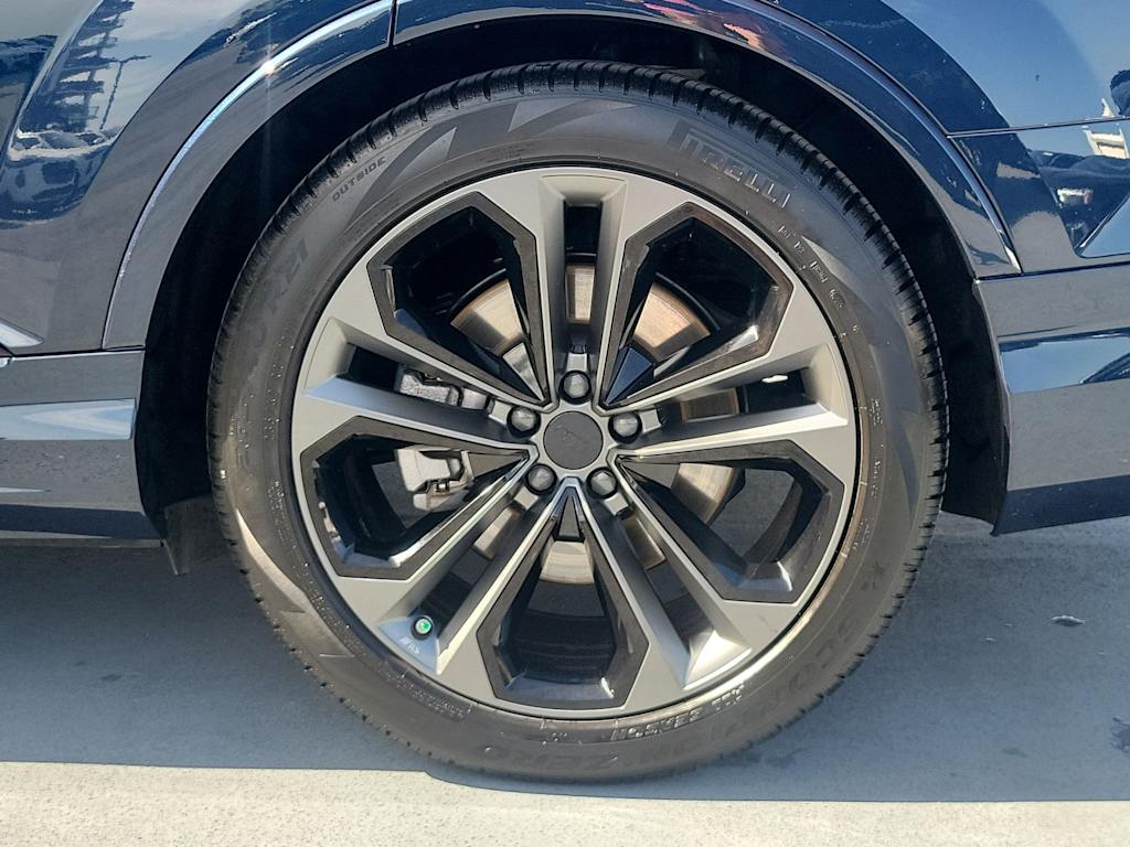 Thumbnail: 2026 Audi Q7 - 8