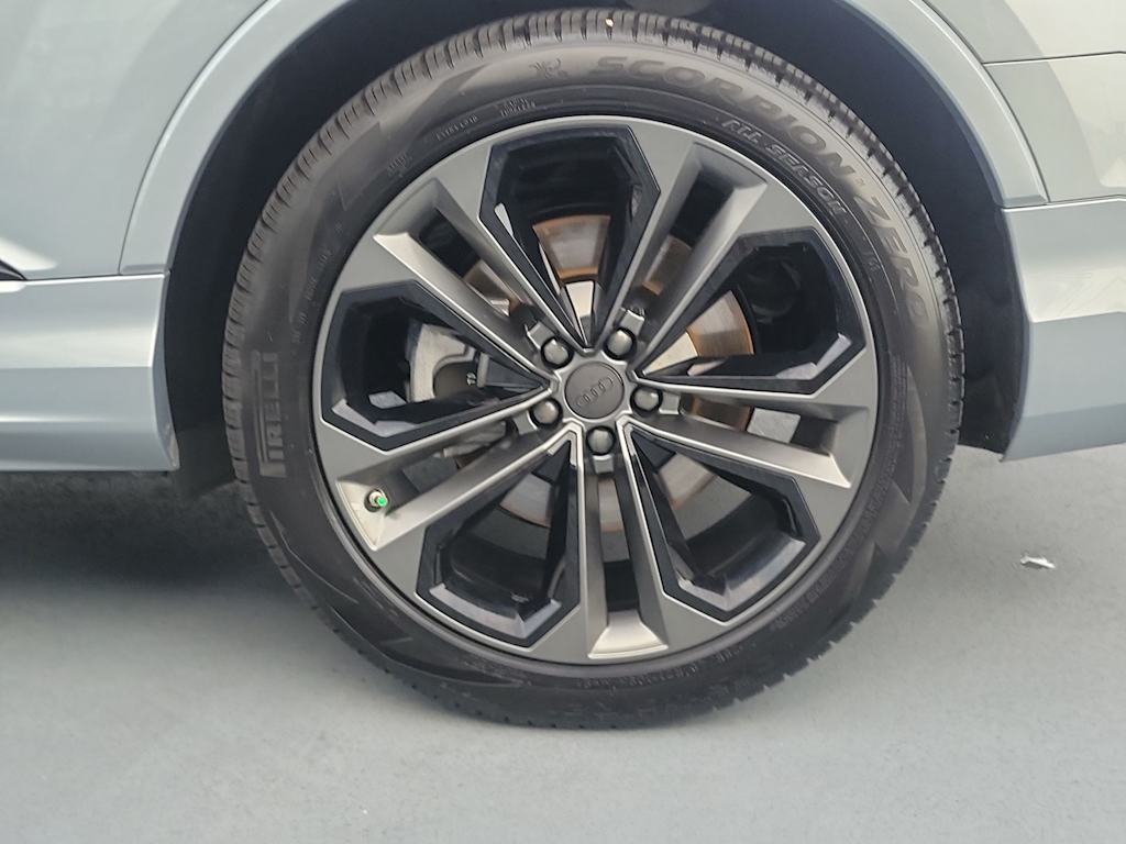 Thumbnail: 2026 Audi Q7 - 8