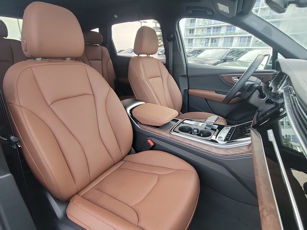 Thumbnail: 2026 Audi Q7 - 12