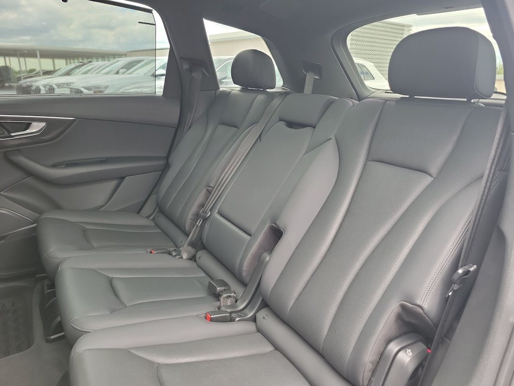 Thumbnail: 2020 Audi Q7 - 13