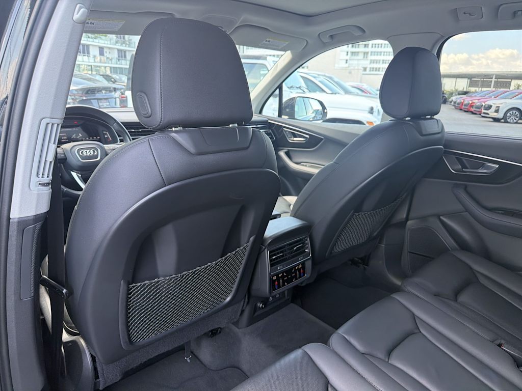 Thumbnail: 2023 Audi Q7 - 11