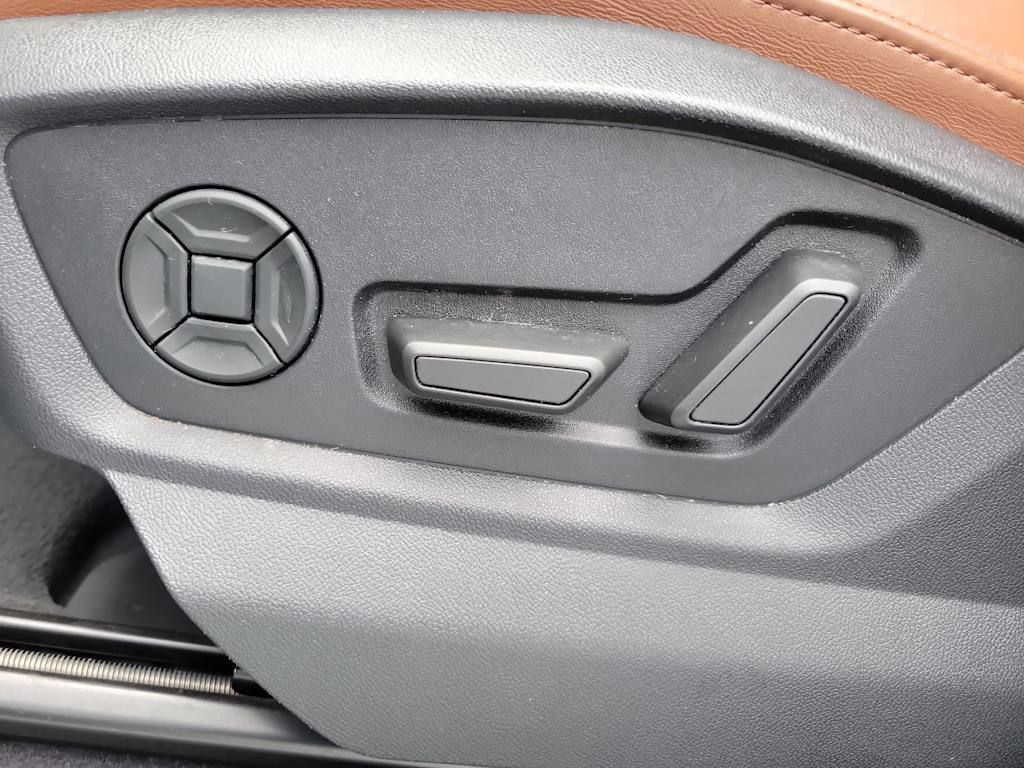Thumbnail: 2023 Audi Q7 - 23