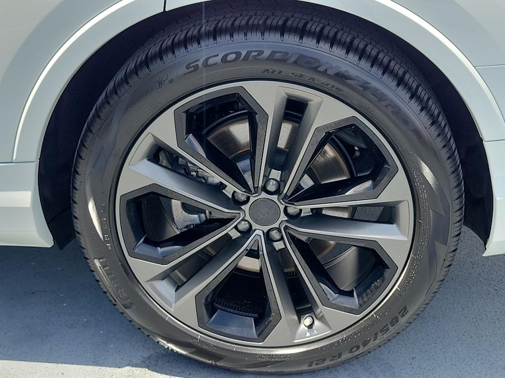 Thumbnail: 2026 Audi Q7 - 8
