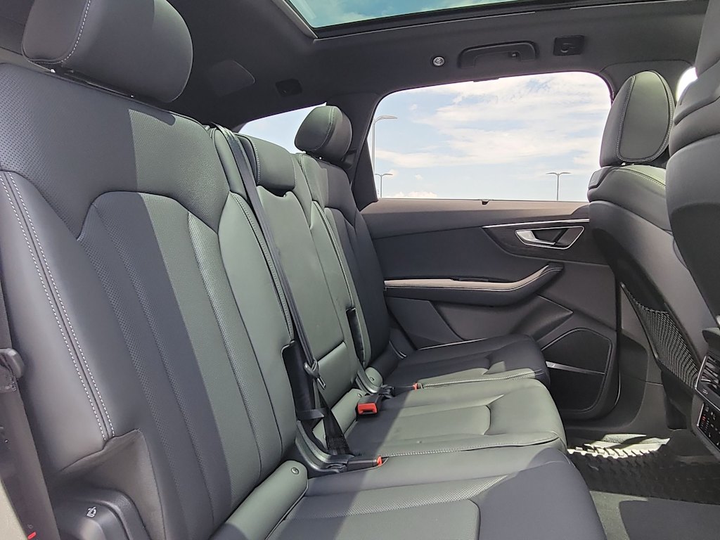 Thumbnail: 2026 Audi Q7 - 26