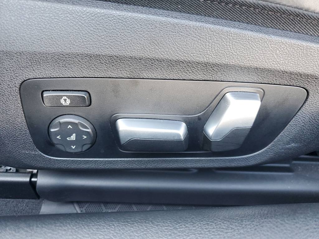 Thumbnail: 2022 BMW 8 Series - 18