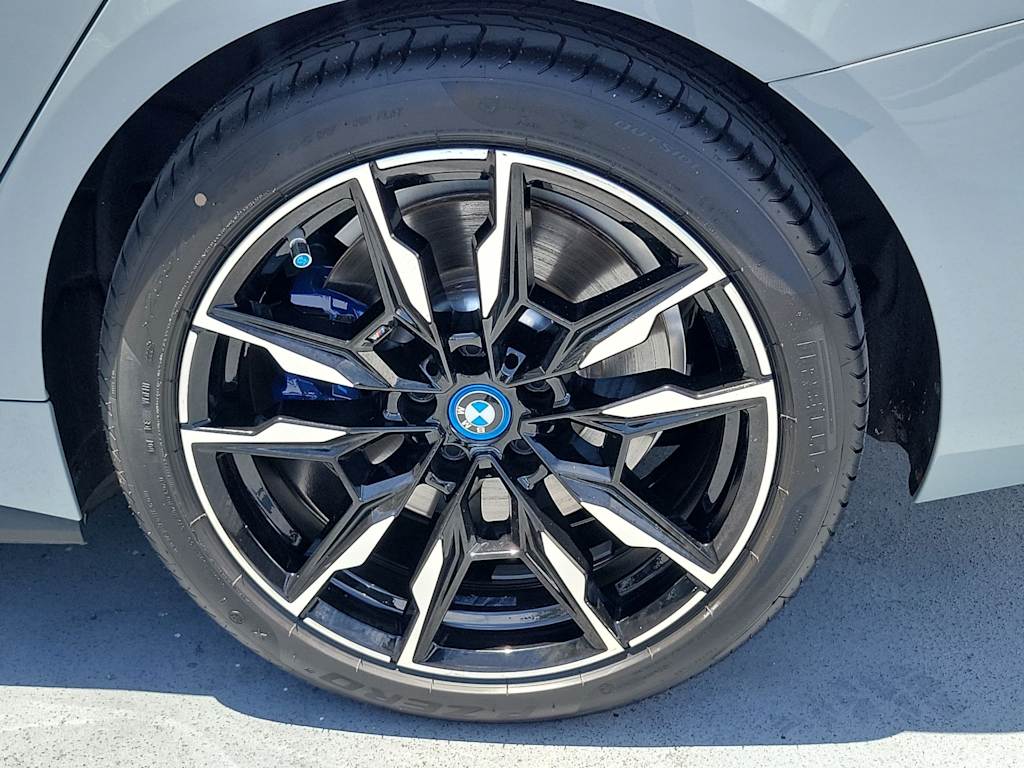Thumbnail: 2023 BMW i4 - 8