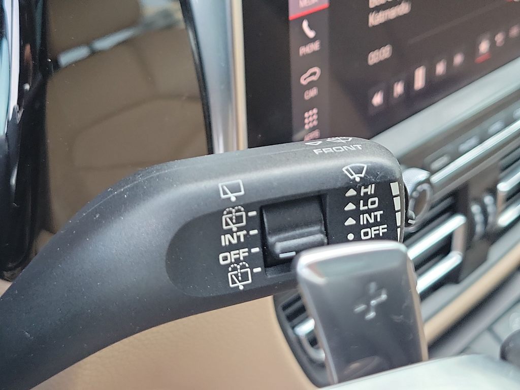 Thumbnail: 2020 Porsche Macan - 30