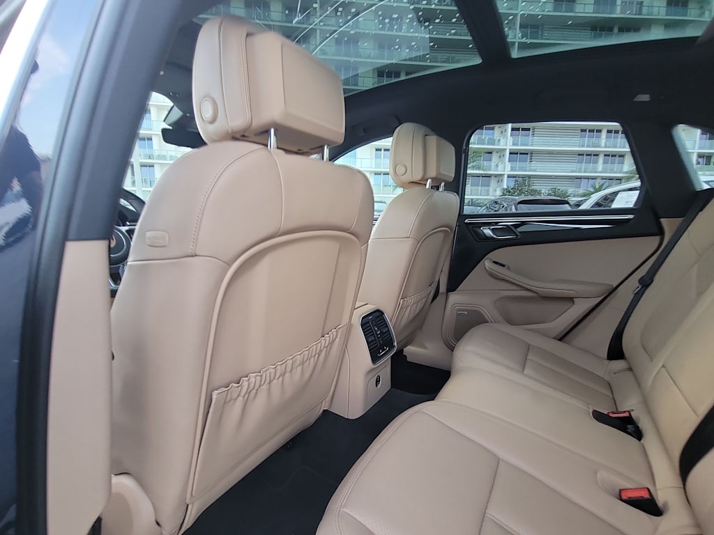 Thumbnail: 2020 Porsche Macan - 24