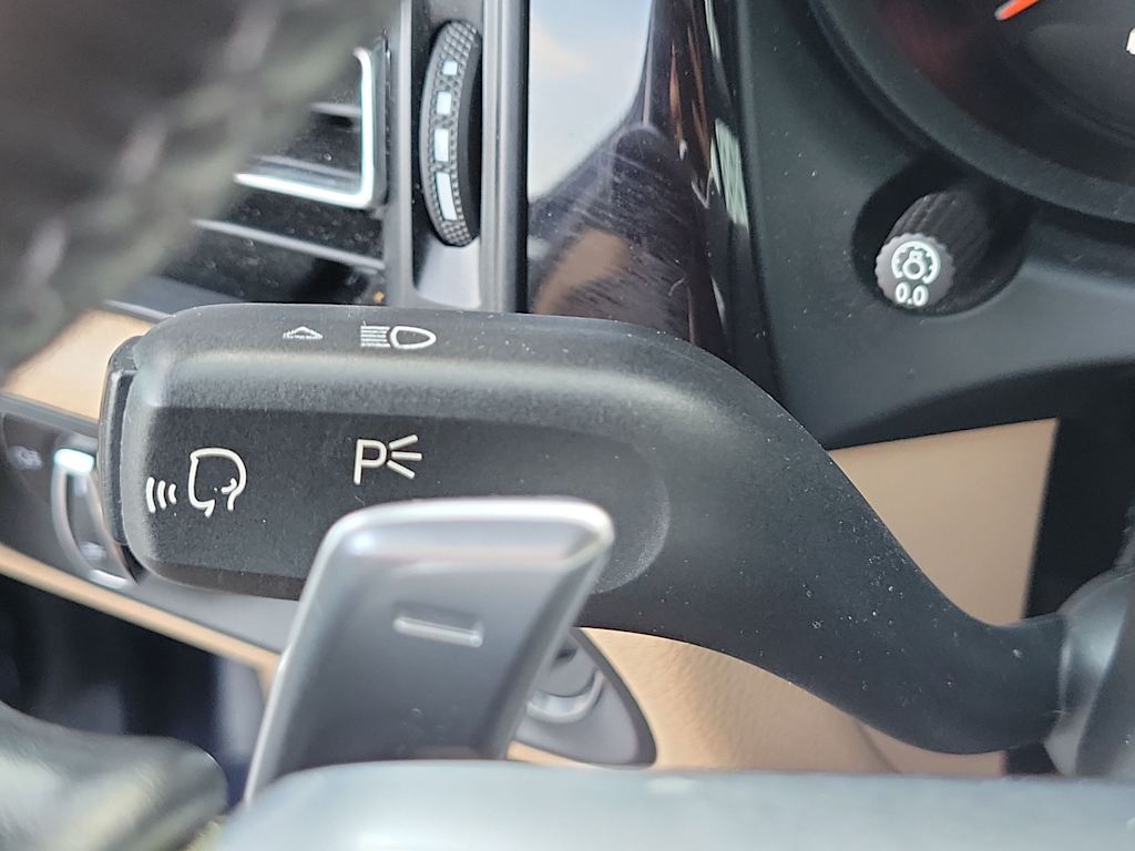 Thumbnail: 2020 Porsche Macan - 31