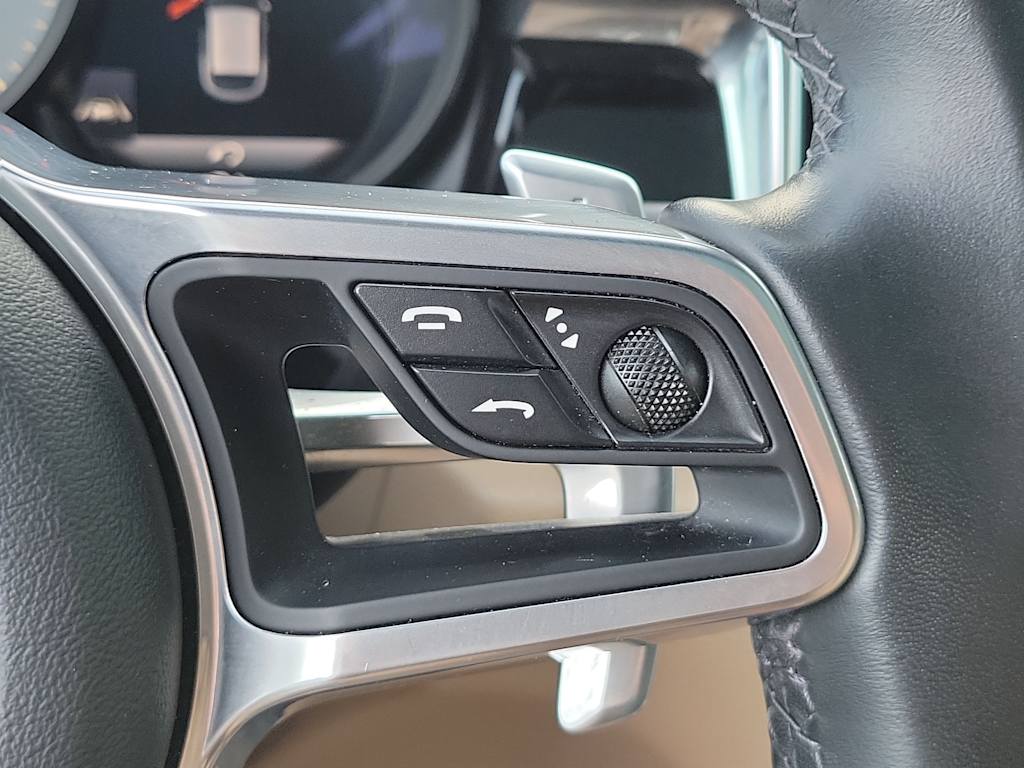 Thumbnail: 2020 Porsche Macan - 29