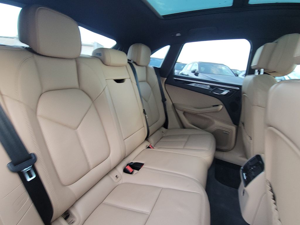 Thumbnail: 2020 Porsche Macan - 27