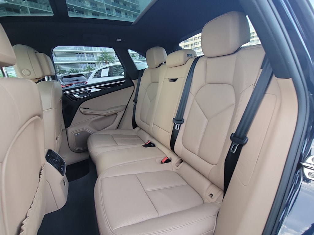 Thumbnail: 2020 Porsche Macan - 26