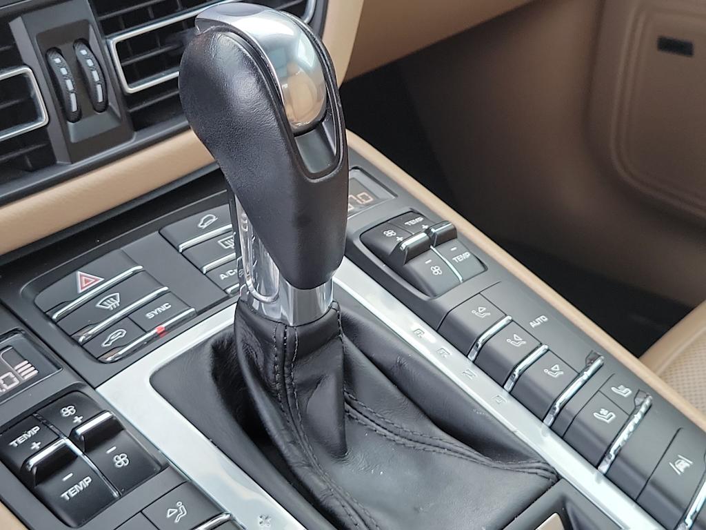 Thumbnail: 2020 Porsche Macan - 15