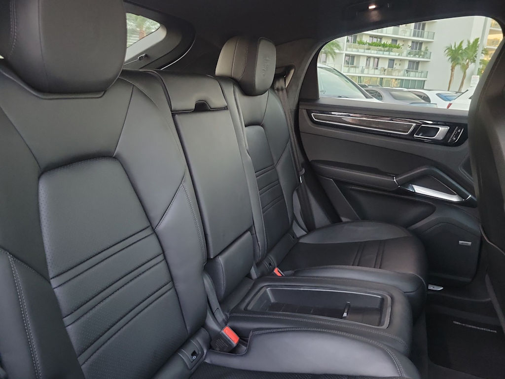 Thumbnail: 2020 Porsche Cayenne - 26