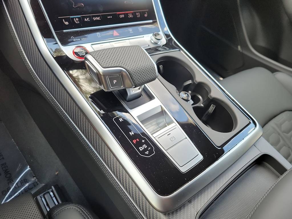 Thumbnail: 2026 Audi RS Q8 - 16