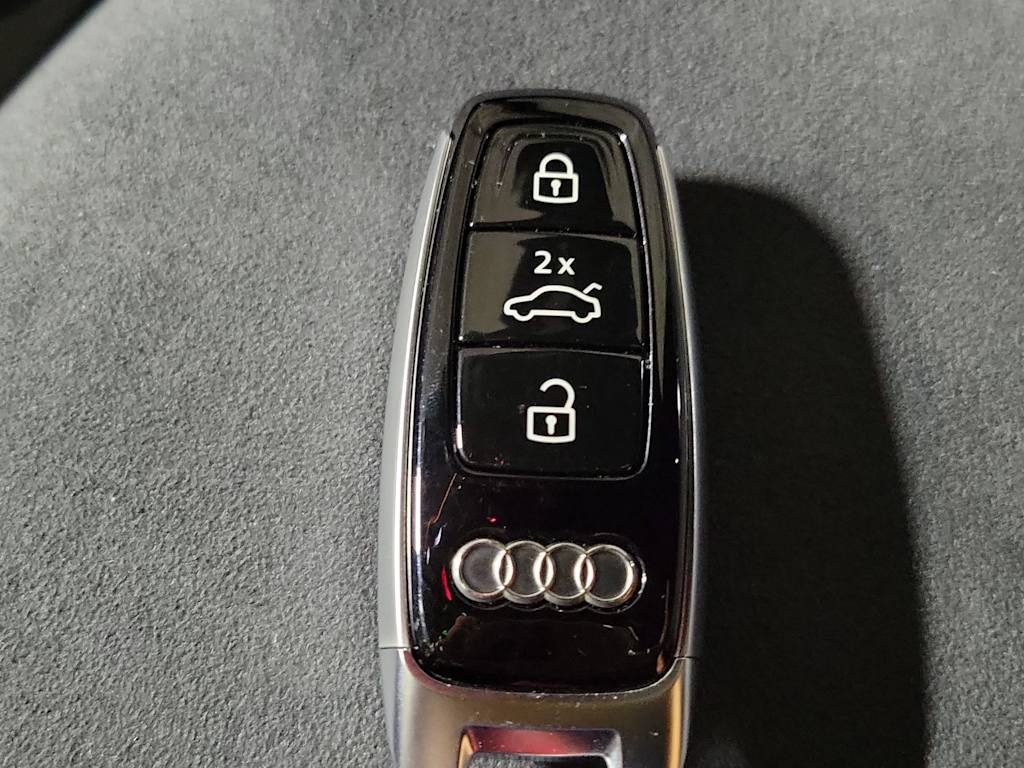 Thumbnail: 2026 Audi RS Q8 - 12