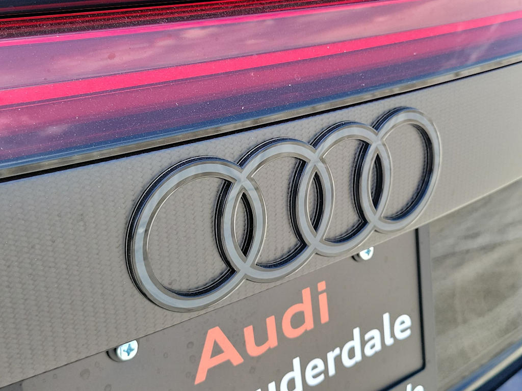 Thumbnail: 2026 Audi RS Q8 - 7