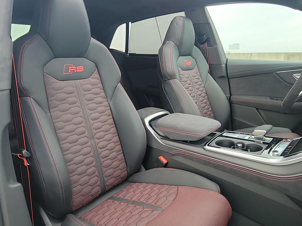Thumbnail: 2026 Audi RS Q8 - 12