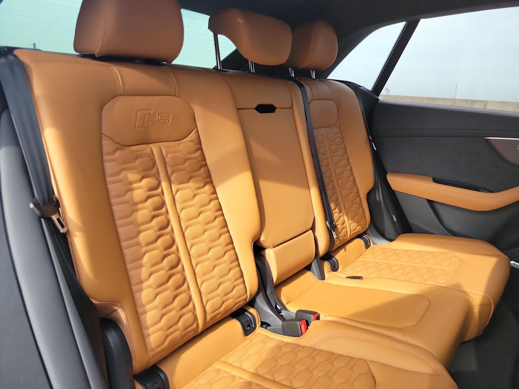 Thumbnail: 2026 Audi RS Q8 - 16