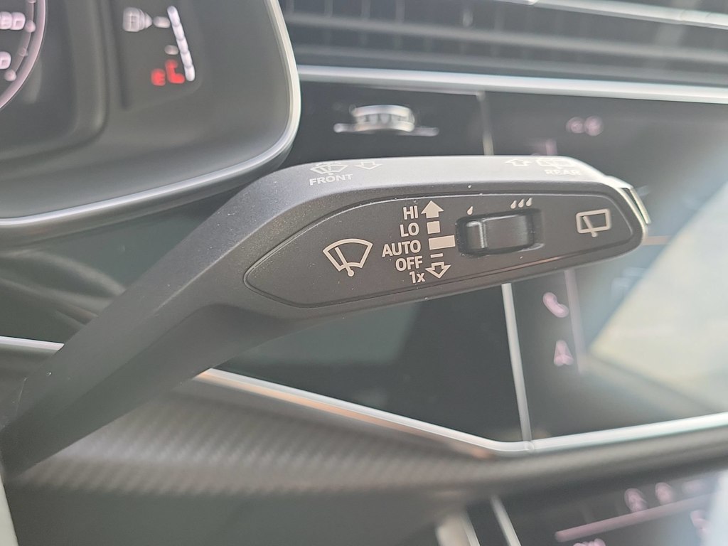 Thumbnail: 2022 Audi RS Q8 - 30