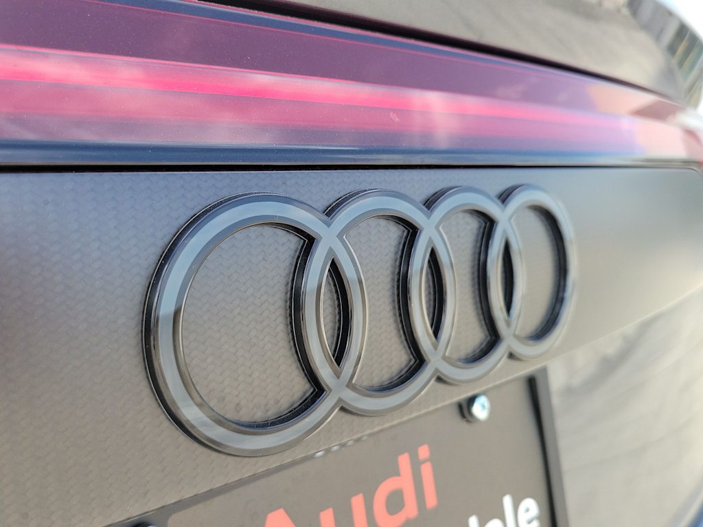 Thumbnail: 2026 Audi RS Q8 - 24