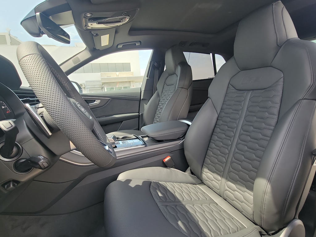 Thumbnail: 2026 Audi RS Q8 - 11